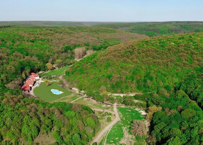 Eco Complex Izvori 酒店 2*