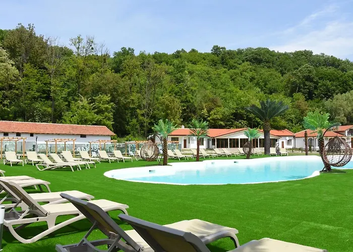 Eco Complex Izvori 酒店 2*